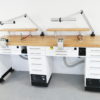 Freuding Dentalmöbel zweier Arbeitstisch weiß mit Waldmann W Leuchten, Bords und Absaugung 6604