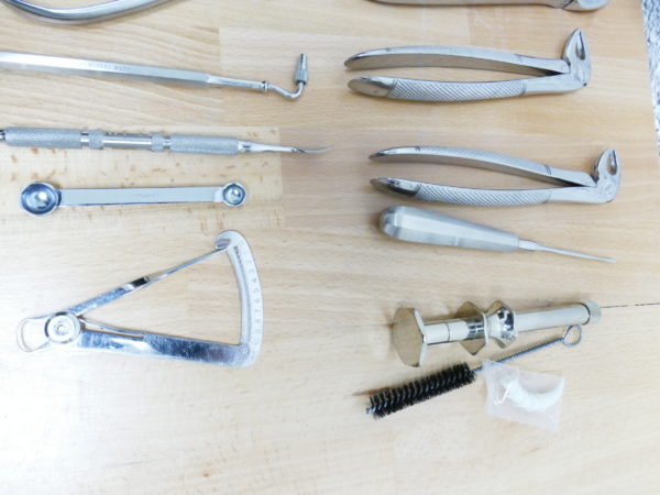 Dental Instrumente Zangen im Set Restposten 8143 – Bild 3