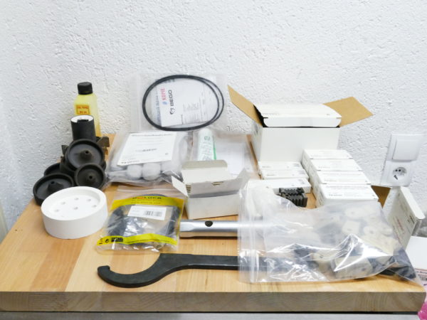 Bego Nautilus CC plus Vakuum-Druck-Gießgerät + Druckluftspeicher + Schrank + Zubehör 8166 – Bild 7