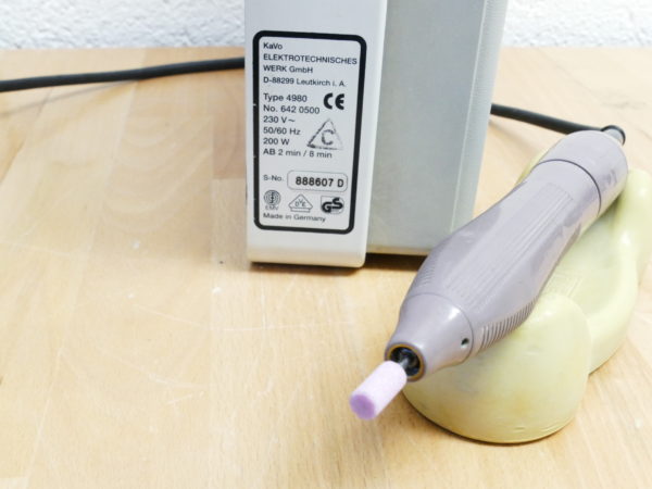 Kavo K11 Type 4980 (35.000 U/min) Knieanlasser mit Handstück 4911 überprüfte Anlage 8202 – Bild 3