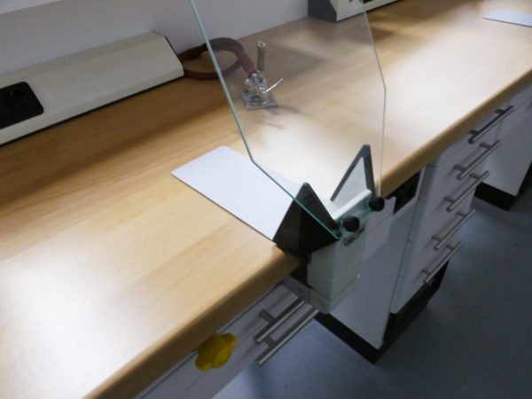 Freuding Dentalmöbel zweier Arbeitstisch mit Freuding Leuchten und Absaugungen 8225 – Bild 6
