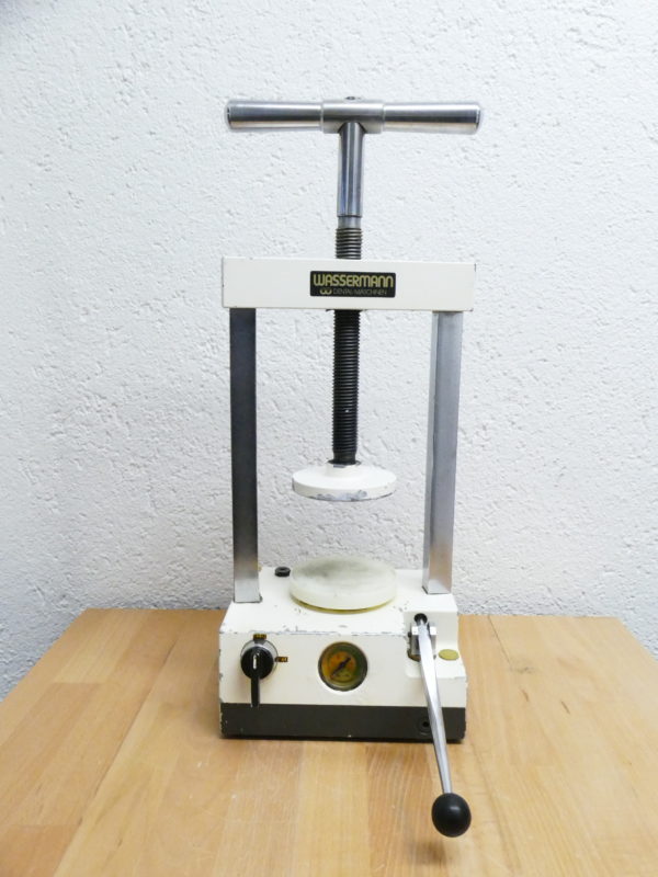 Wassermann Hydraulikpresse Typ WW-33 für 1-3 Küvetten 8237