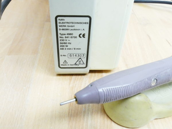 Kavo K11 Type 4980 (35.000 U/min) Knieanlasser mit Handstück 4911 überprüfte Anlage 8261 – Bild 3