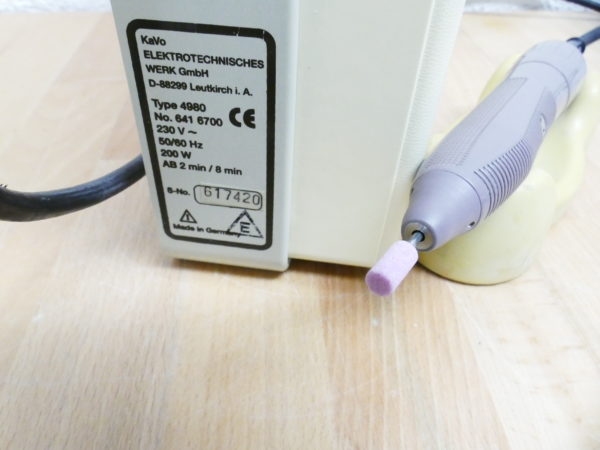 Kavo K11 Type 4980 (35.000 U/min) Knieanlasser mit Handstück 4911 überprüfte Anlage 8259 – Bild 3