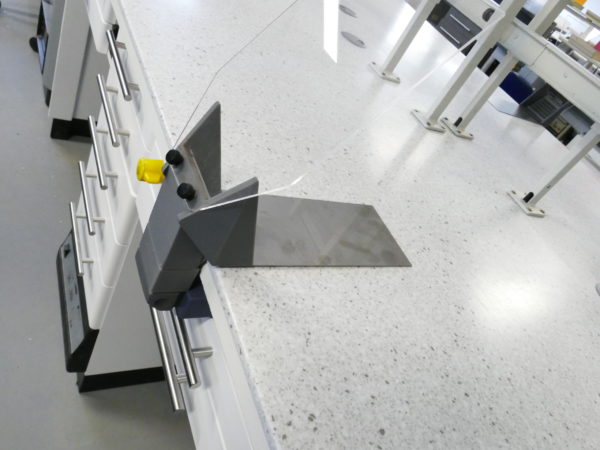 Freuding Möbel vierer Arbeitstisch weiß mit Absaugungen und Arbeitsleuchten 8311 – Bild 9