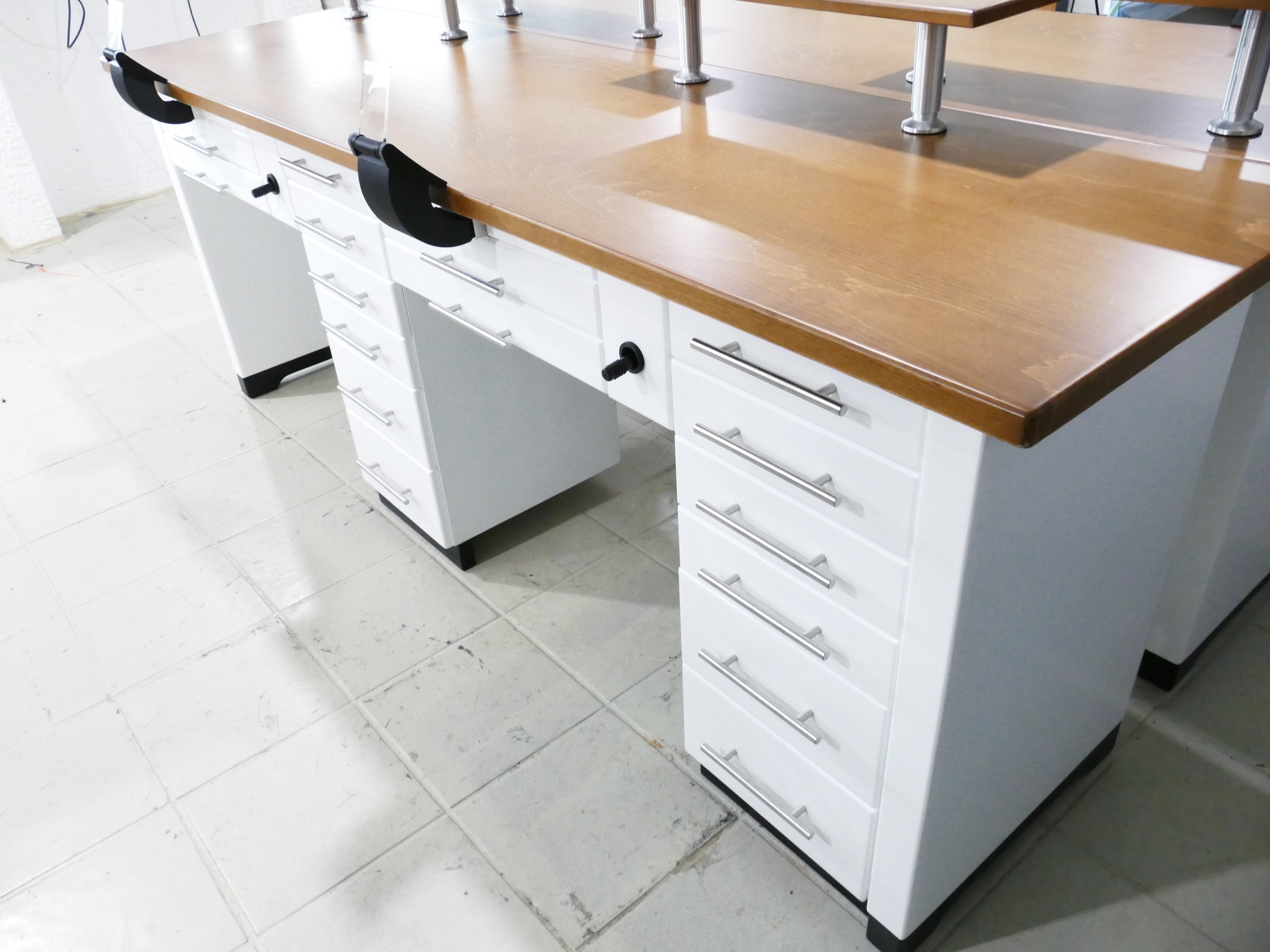 Dentalmöbel Labor Möbel zweier Arbeitstisch weiß mit Absaugvorrichtung und Luftanschluß 8555 – Bild 8