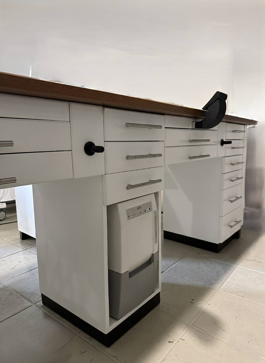 Dentalmöbel Labor Möbel zweier Arbeitstisch weiß mit Absaugvorrichtung und Luftanschluß – Bild 3