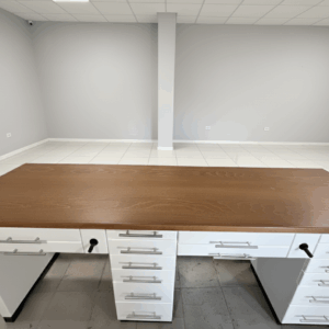 Dentalmöbel Labor Möbel zweier Arbeitstisch weiß mit Absaugvorrichtung und Luftanschluß