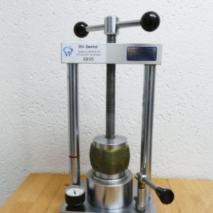 Küvettenpresse Dental mit einer Küvette 8895