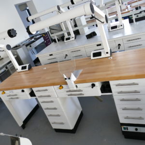 Freuding Dentalmöbel zweier Arbeitstisch mit Freuding F1 Leuchten und Absaugmäuler 9246